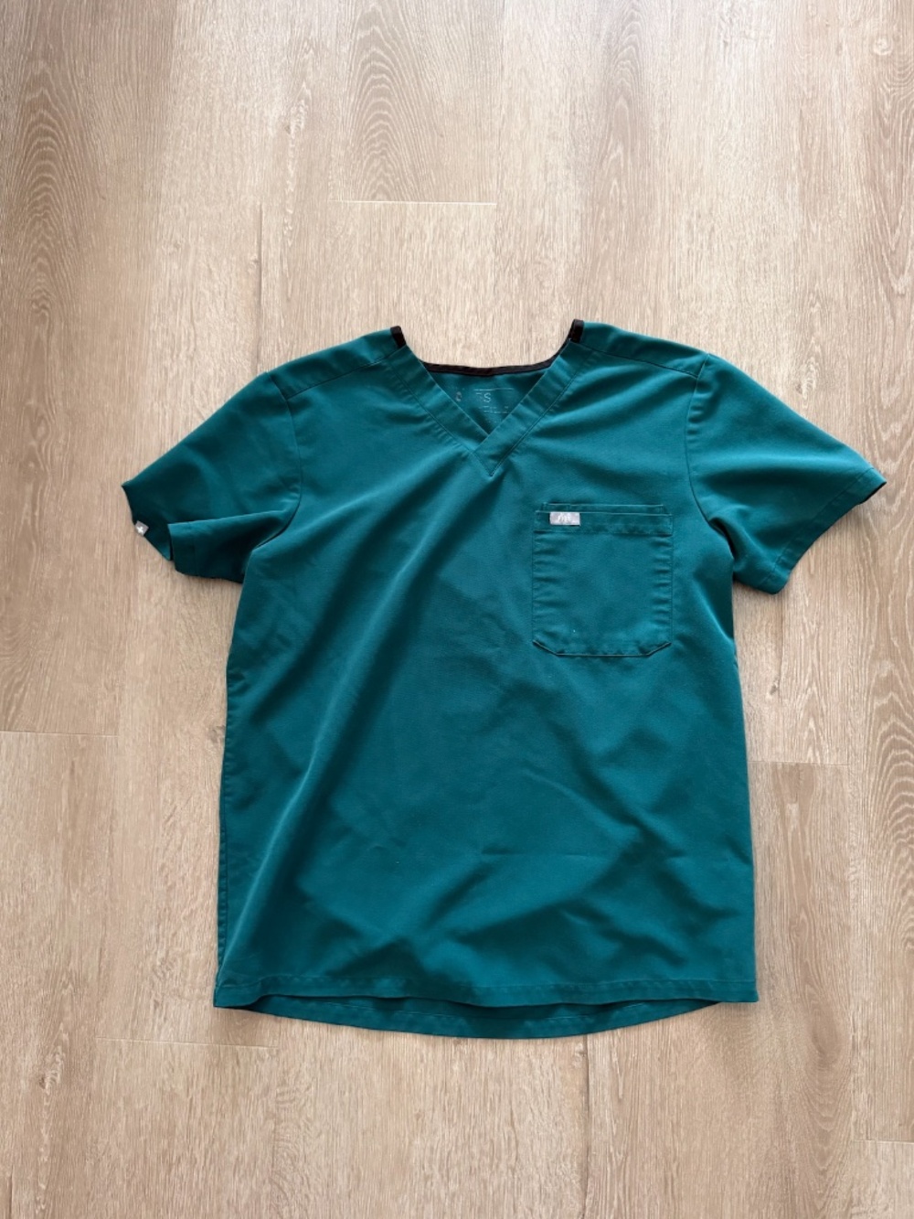 Figs Men’s Leon Three-Pocket Scrub Top in Forest Green, M
